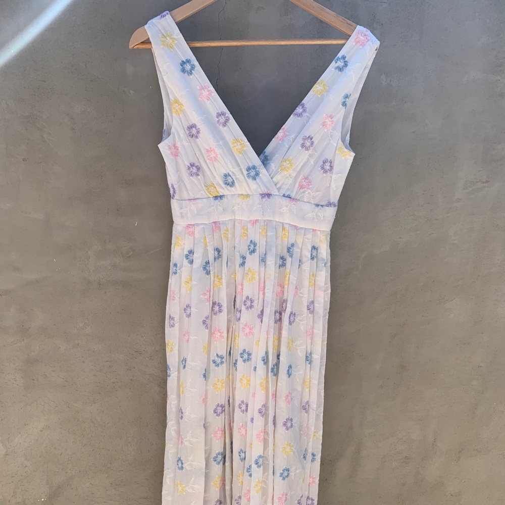 Embroidered dress - Picture 2 of 6